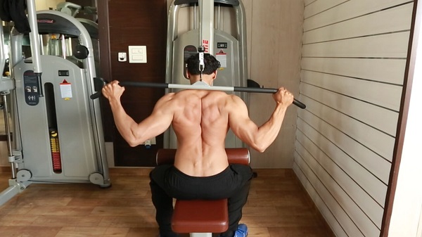 tap-wide-grip-lat-pulldown-behind-the-neck